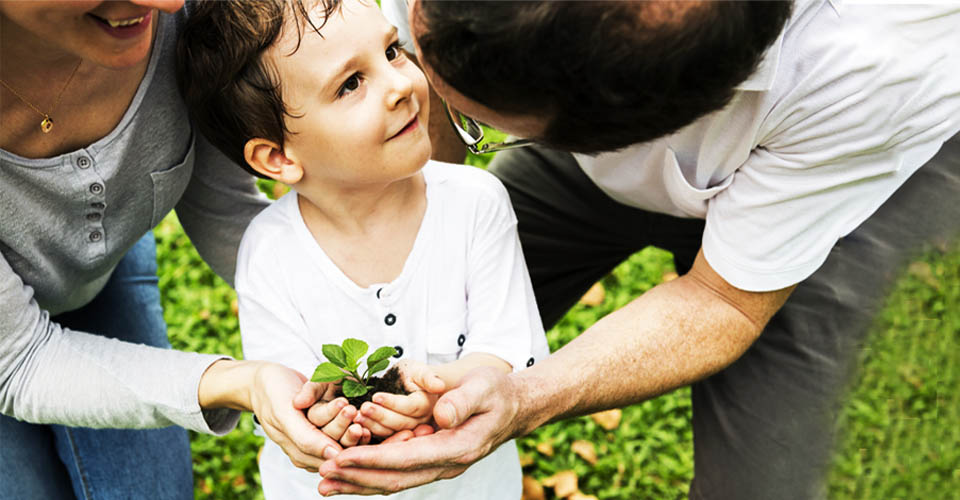 What Is Sustainable Parenting? Here’s 10 Ways To Practice It!